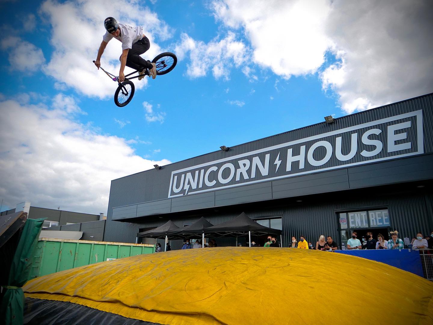 Unicorn_house_VPO_freestyle_airbag_animation_velo
